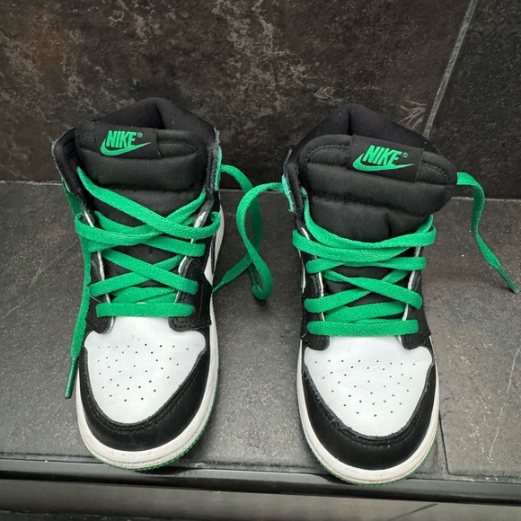 Toddler boy 9C shoe. Jordan 1 - Picture 5 of 5